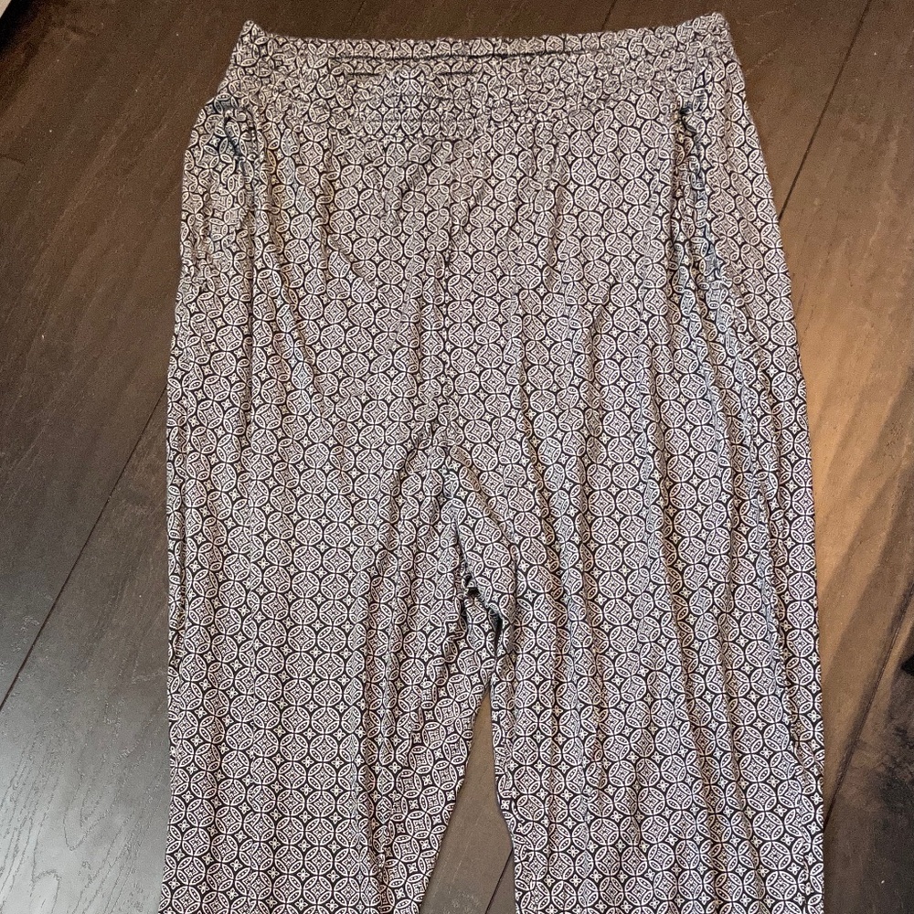 H&M Black & White Flowy Pants NWT